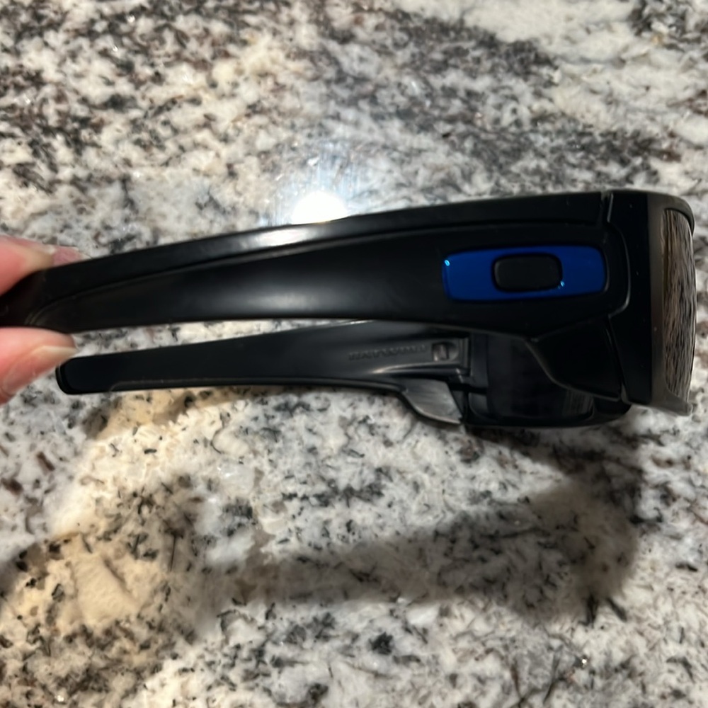 Brand new- never worn mens Oakley sunglasses - Picture 3 of 10